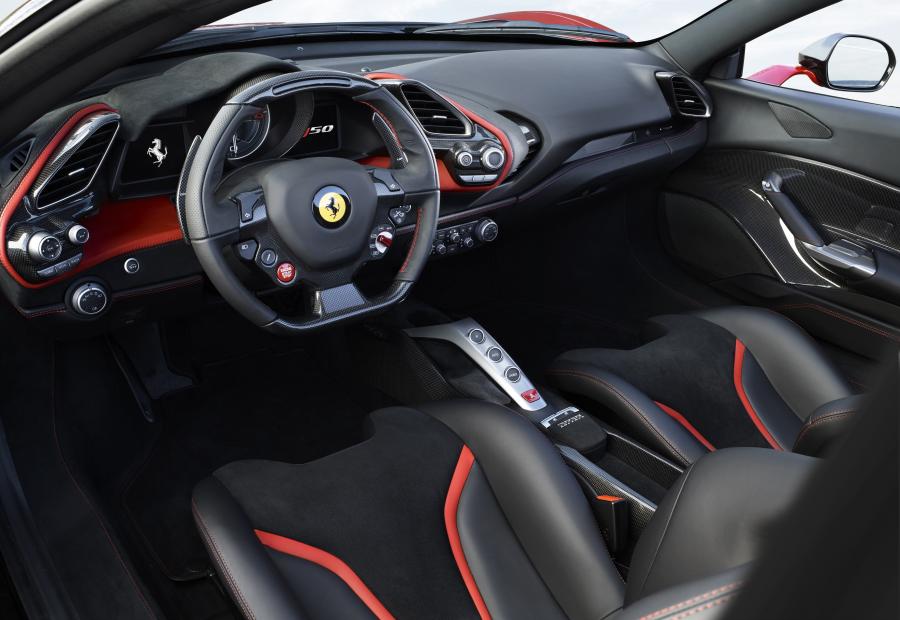 Интерьер Ferrari J50 2016 года  (фото 5 из 7)